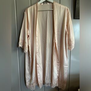 Vintage powder pink satin weave house robe floral lace